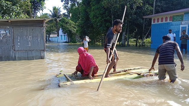 ১১ জেলায় বন্যা : মৃত্যু বেড়ে ৩১