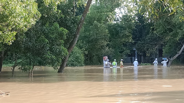 ত্রাণের জন্য হাহাকার মনোহরগঞ্জ ও নাঙ্গলকোটের বানভাসিদের