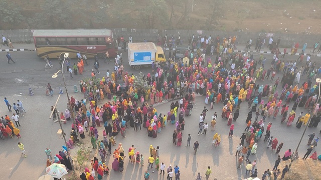 বনানীতে সড়ক দুর্ঘটনায় পোশাকশ্রমিকের মৃত্যু, সড়ক অবরোধ