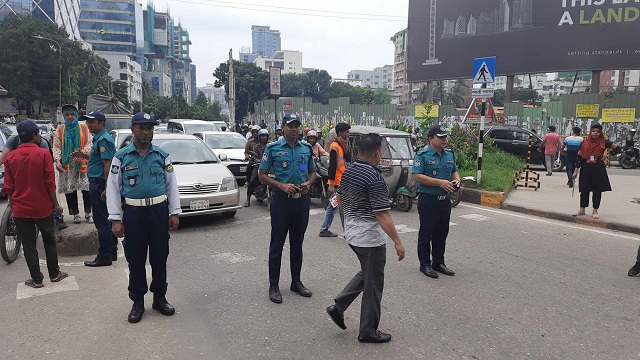 ট্রাফিক শৃঙ্খলা : একদিনে জরিমানা ৭ লাখ, ৩৭ গাড়ি ডাম্পিং