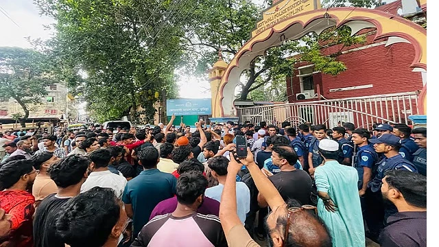 কুমিল্লায় বিএনপি  সদর উপজেলা সভাপতি রেজাউল কাইয়ুমকে আটক