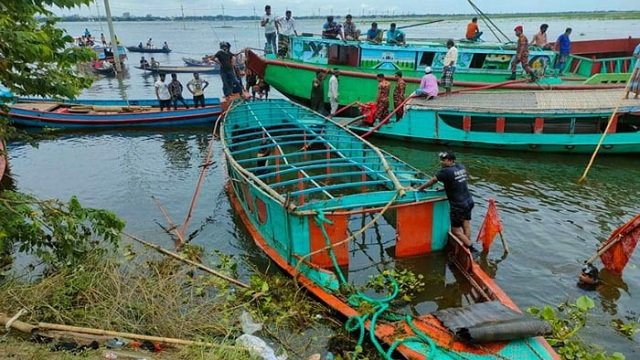 উদ্ধার হলো ডুবে যাওয়া সেই ট্রলার