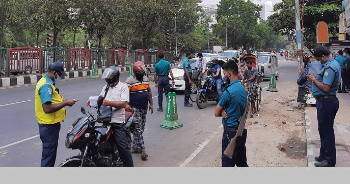  টেকনাফে লকডাউনে কড়াকড়ি, প্রশাসনের অভিযানে জরিমানা