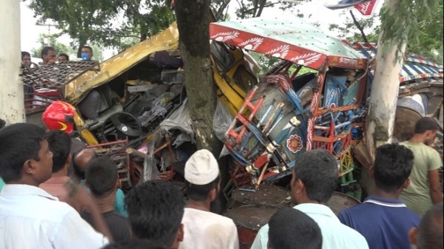 সিরাজগঞ্জের তাড়াশে সড়ক দুর্ঘটনায় নিহত ২